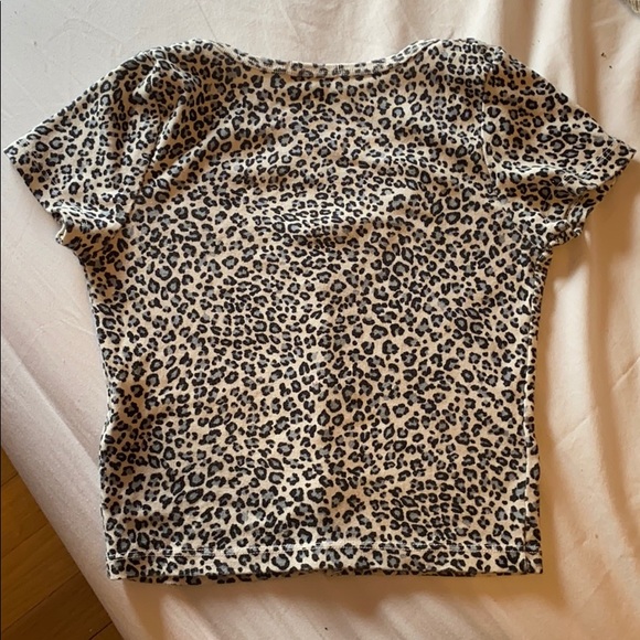 Brandy Melville cheetah print button up crop top - Picture 3 of 3